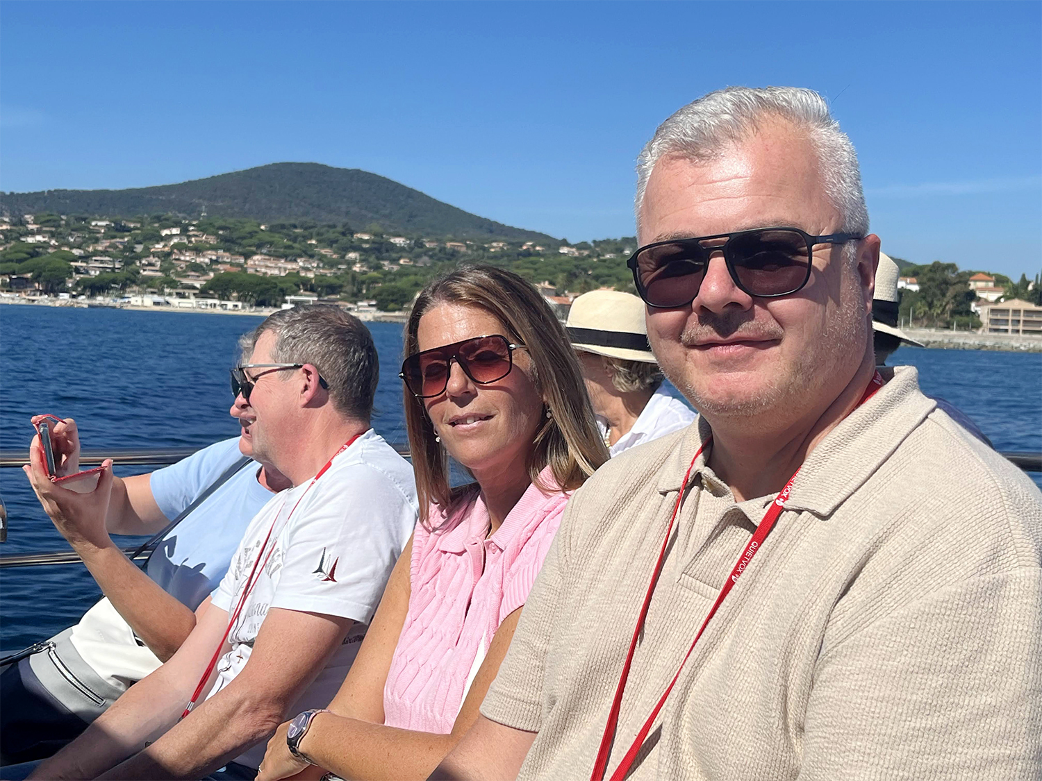 Iris & Harald Pühringer auf einem Boot im Zuge der Josko-Club-Reise nach Südfrankreich