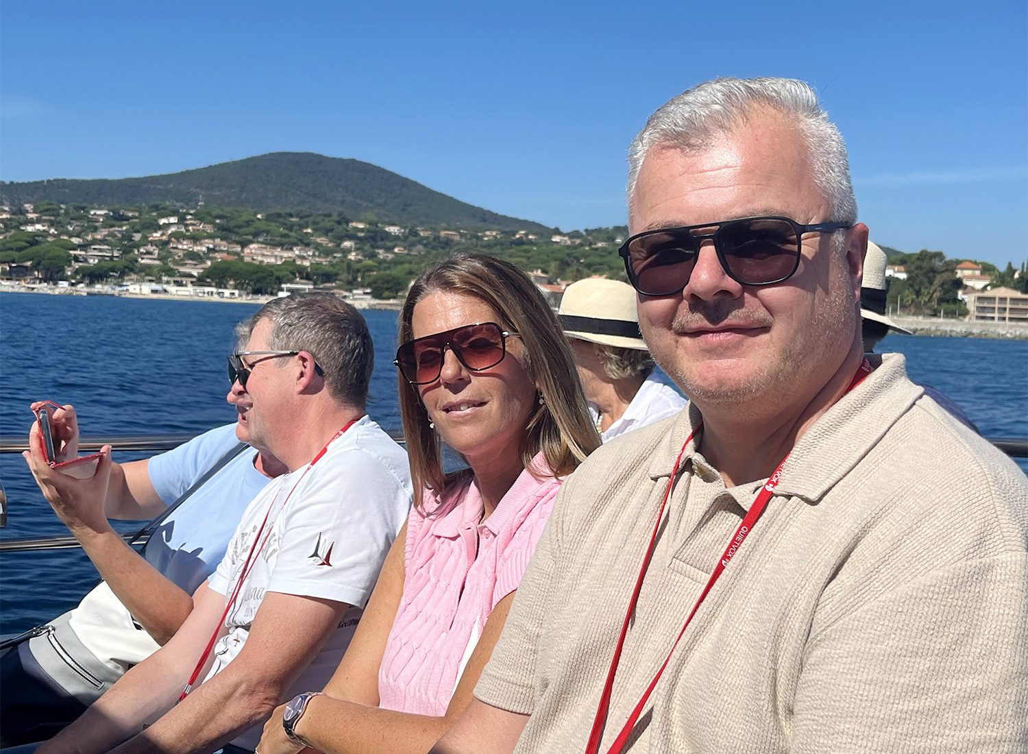 Iris & Harald Pühringer auf einem Boot im Zuge der Josko-Club-Reise nach Südfrankreich
